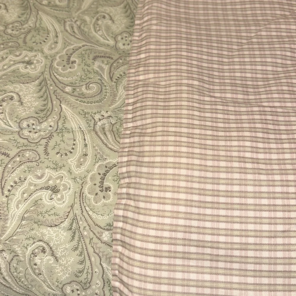 Martha Stewart reversible full size comforter with matching bedskirt